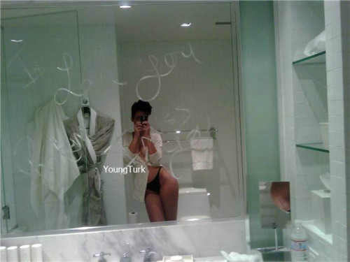 rihanna pictures leaked. Naked Rihanna pics leaked!
