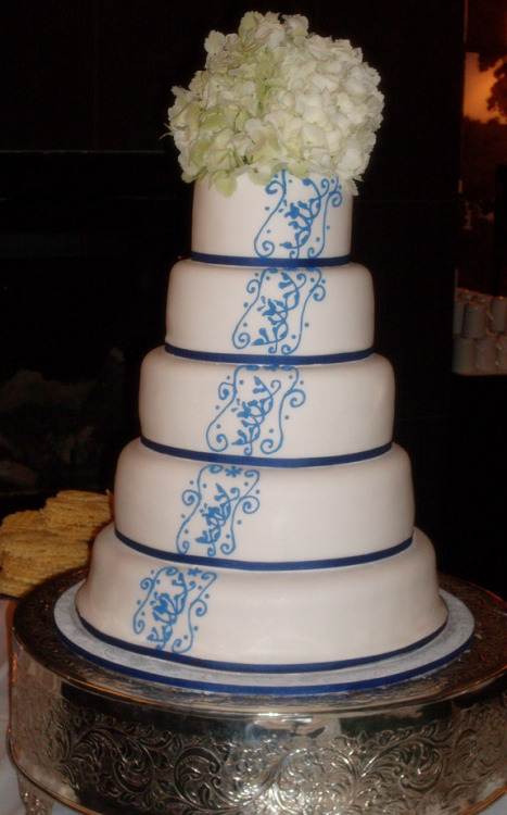 Blue On White Wedding Cake Zoom