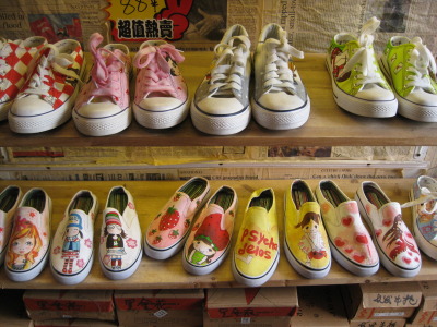 Fashion Shoes Store Shanghai on Hand Painted Shoes  Caoyang Rd  Ecnu Back Gatei Very Much Appreciate