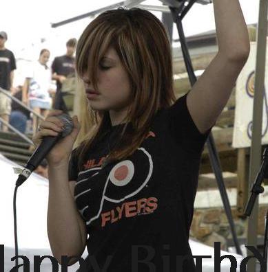 hayley williams twitter picture. hayley williams is a flyers