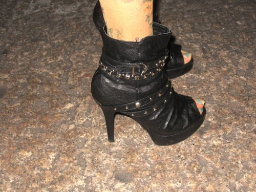 (via luxerubbish) Puedo amar estos zapatos.