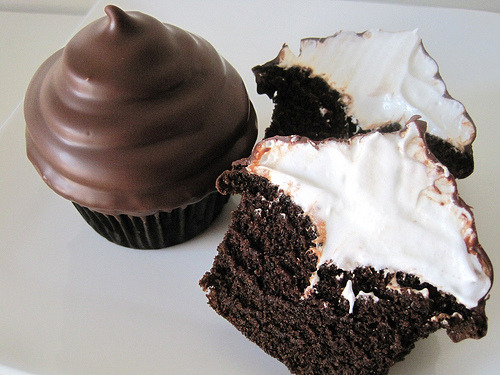 herekitty:  cupcakejunkie: Chocolate cupcake, soft marshmallow filling and chocolate coating.(by Miss Cupcakes)