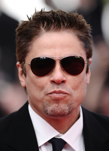 beniciodeltakemenow:  Wall Street 2 premiere  24. Benicio del Toro ¡¡Ese papi!!