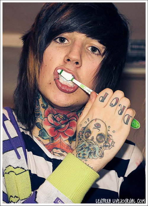 #oli sykes #oliver sykes #bmth #toothbrush