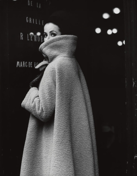 Gitta Schilling wearing coat by Nina Ricci - Photo by F.C. Gundlach
http://www.fcgundlach.de/
