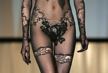 http://fashion-fashion123.blogspot.com/2012/05/lingerie-transparan.html