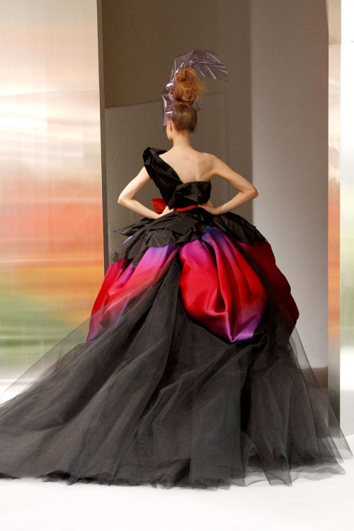 bohemea:  suicideblonde:  Dior Fall/Winter 2010 Galliano does such amazing volume.  I want a Dior clad lady garden.