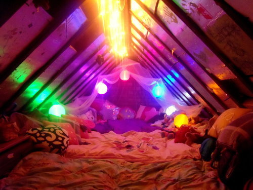 marazmatique:

My future home shall have an orgy attic like this one. 