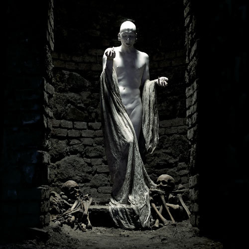 I dig the imagery of Sopor Aeternus & The Ensemble Of Shadows. An intriguing blend of darkness, nostalgia & Japanese Butoh dance (which I love). Fever Ray’s the only other musician whose photos have impressed me this much.