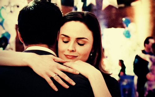 Booth and Brennan (5x17) | Wallpaper | 1280x800. Posted 3 months ago
