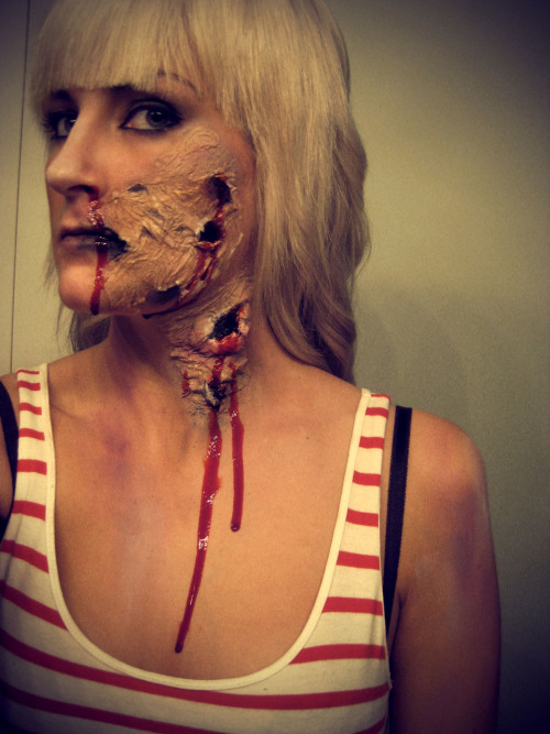 how to make zombie makeup. Fun with make-up tips for no