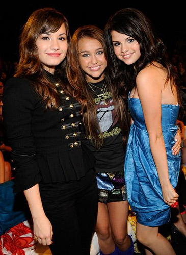 selena gomez and demi lovato and miley cyrus 2010. Miley#39;s Official Facebook
