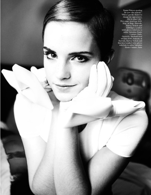emma watson photoshoot 2010. Emma Watson Vogue Dec 2010