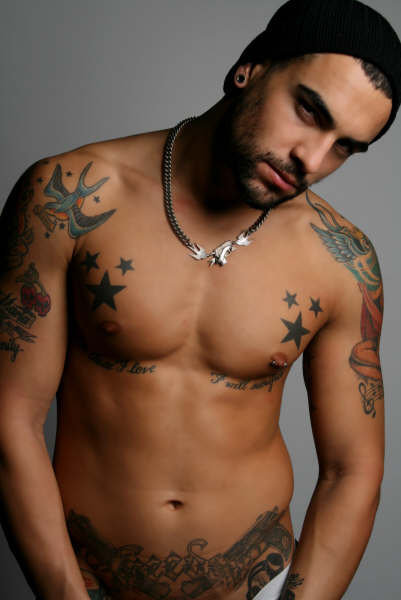 Bearded man with tattoos, beanie, nice body, gages, and cute a face, this is surreal ;|