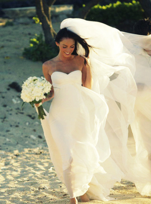 Megan Fox looked so simple but so beautiful for her wedding