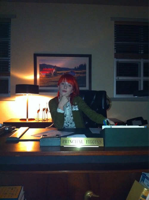 gleefans:


frankenteen   there’s something different about Principal Figgins today… lol @yelyahwilliams

 WHAAAT?!?!

YUP! 