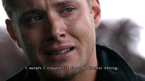 Dean: Eu não queria sentir porcaria nenhuma.
