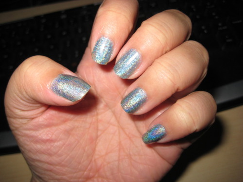 NOTD - China Glaze Kaleidoscope Him Out
2 coats I love the Kaleidoscope collection its holographic glitter changes to all sorts of colours! LOVE LOVE LOVE!

