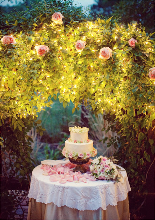Such a cute idea for wedding cake set up