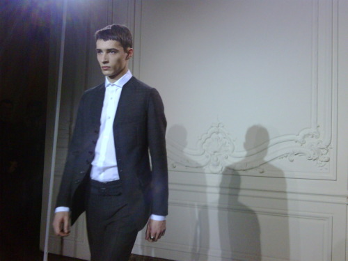 YVES SAINT LAURENT: PARIS MENSWEAR A/W11 Stefano goes modern day teddy boy - skinny suits with cuban heels. Modern casting and a grand salon venue always does it for be. And he even fed us and gave us booze. Thanks Stefano. A.M