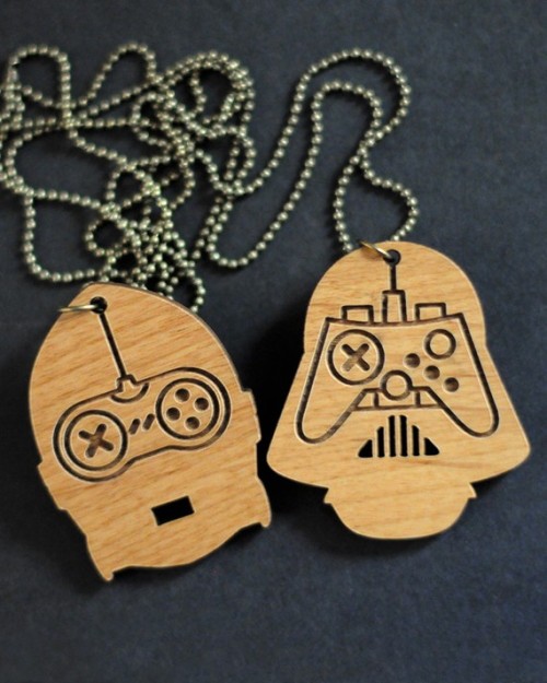 dbsw:

Vader &amp; 3PO vs Old School Game Controllers // by bRainbowshop
(via ofthe7endless)
