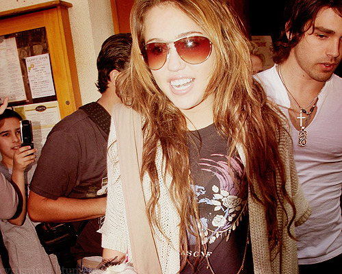 miley cyrus hair 2010 short. miley cyrus pictures 2010,