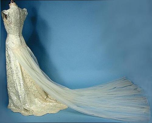 1940s wedding dress via Antique Dress Posted February 21 2011 at 1245pm 