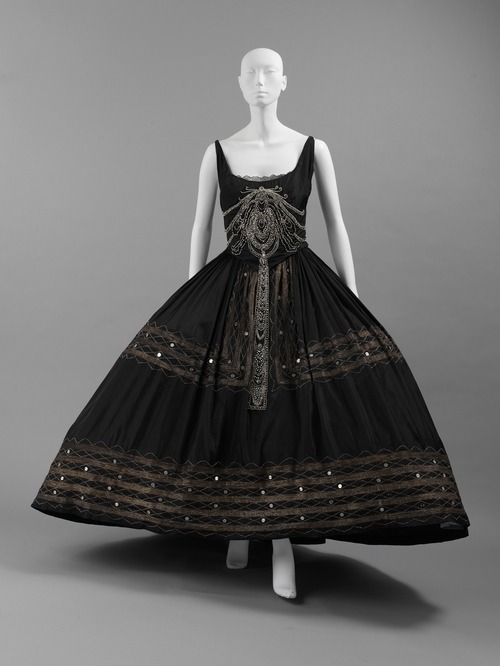 Jeanne Lanvin robe de style ca. 1920-1925 via The Costume Institute of the Metropolitan Museum of Art