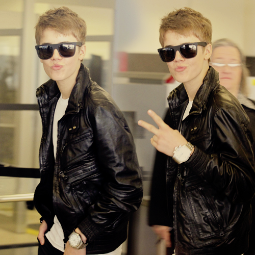 justin bieber kissy face and sunglasses. justin bieber kissy face. Kissy Face ;); Kissy Face ;)