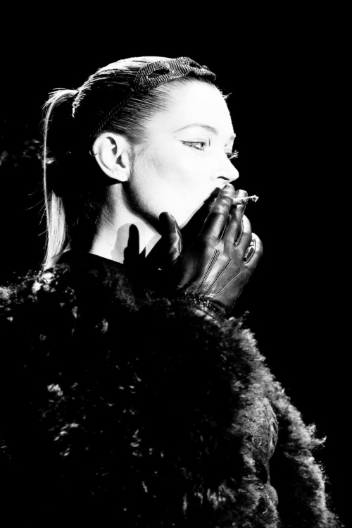 kate moss smoking louis. Kate Moss smoking a cigarette
