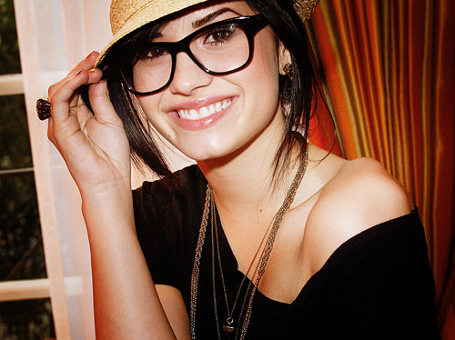 Eu só sou responsável pelo que eu falo, não pelo o que você entende.    Demi Lovato   