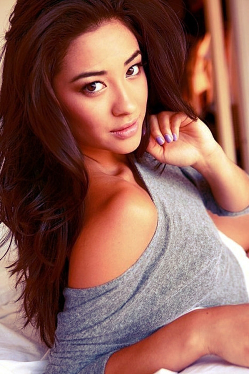 shay mitchell images. Shay Mitchell
