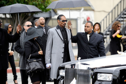 snoop dogg at nate dogg funeral. Nate Dogg#39;s funeral. RIP.