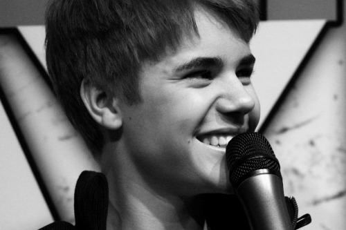 justin bieber black and white 2011. ieber in lack and white.