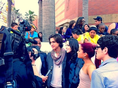 KCA 2011 posted 1 year ago with 6 notes tags Ariana Grande Avan Jogia 