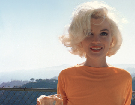gabrielcezar:

A imperfeição é bela, a loucura é genial e é melhor ser absolutamente ridículo que absolutamente chato. Marilyn Monroe
