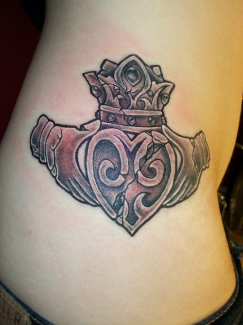 okay so this was my 3rd tattoo on my right hip it's a claddagh ring celtic
