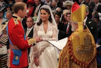Acabei de ver um dos casamentos mais lindos,entre o Principe Willian e a nova princesa Katherine :) *0*