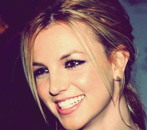 
Sei que nem todos gostarão de mim, mas é isso o que eu sou. Se você não gostar, problema seu.   Britney Spears
