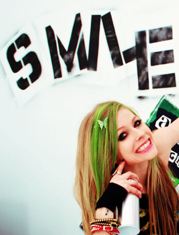 avril lavigne smile. Avril Lavigne smile