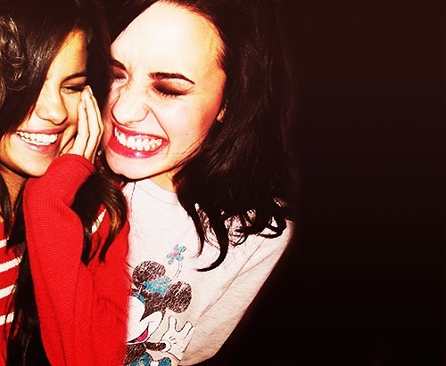

“Não é que eu tenho ciúmes dos meus amigos, mas tipo, eles são meus, não seus.”
 Demi Lovato. 
