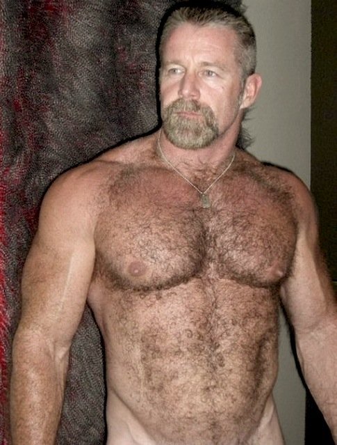 bearbrandon:

ridiculously handsome and fit bear daddy
