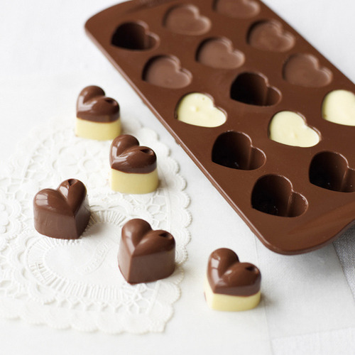 Chocolate, chocolate, chocolate! Eu só quero chocolate *-*
essa é a minha homenagem ao melhor amigo das mulheres!
chocolate! eu te amo! kk&#8217;