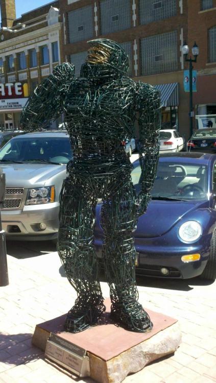 (via Master Chief as a wire sculpture [PIC]&#160;: gaming)