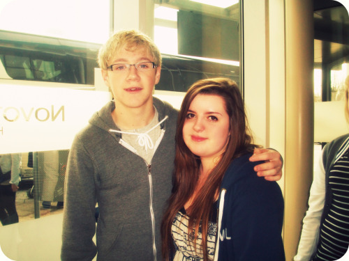 It&#8217;s only just occurred to me that Niall is wearing glasses? LOLOL.