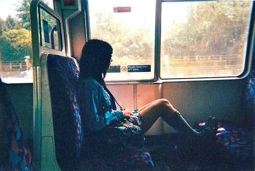 “Daí penso coisas bobas quando, sentado na janela do ônibus, encosto a cabeça na vidraça, deixo a paisagem correr, e penso demais em você.”

 - Caio Fernando Abreu