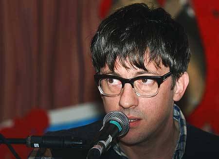 Graham Coxon one of the nerdiest geniuses of all time but ultimately sumblimely cool as it has been proved get the look with a twist of lime.Designer glasses online 2for1 on all glasses lenses and treatments and free delivery!!!!!!.