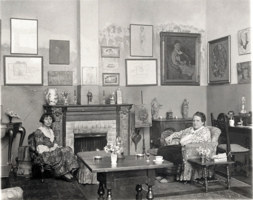 spectralflesh:

Man Ray’s photograph of Alice B. Toklas and Gertrude Stein in their apartment at 27 Rue de Fleurus, Paris, in the early 1920s.
