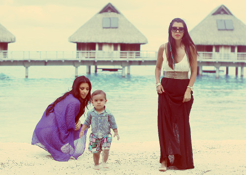  Kardashian Kim kourtney group mason disick vacation travel Bora 
