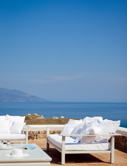 y-v-a-n-e-h-t-n-i-o-j:

this lookss like the place i stayed at in greece, i miss itt :(

